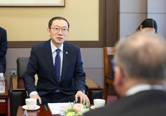 이명구 관세청장, 이반 얀차렉 주한 체코 대사 접견