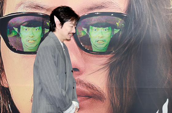 외계인 귀 착용하고 입장하는 이동휘 배우
