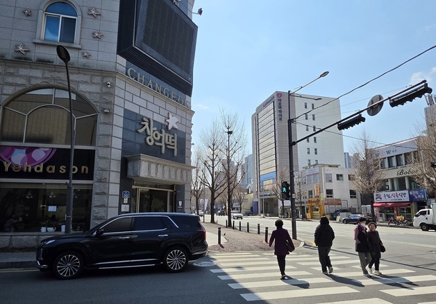 두쫀쿠 이어 호박인절미…떡 성지로 뜬 가게에 '떡픈런'