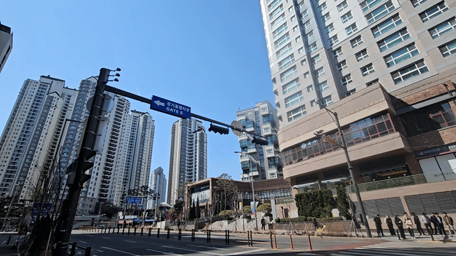 [르포] "브런치 먹고 임장"…신분당선 타고 광교 찾는 30대 직장인