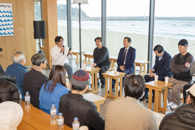 우상호 '보수텃밭' 동해안서 2박3일 행보…"미래 먹거리 발굴"(종합)