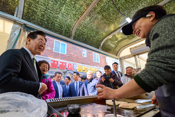이재명 대통령, 청주 사창시장 방문