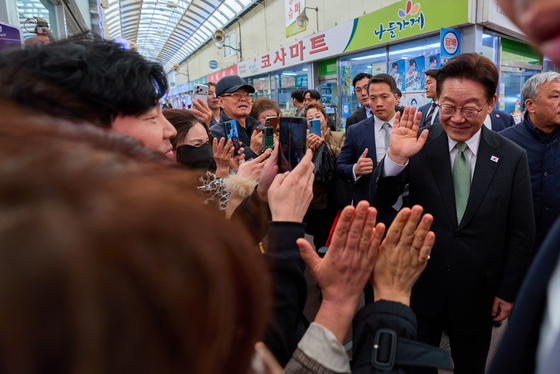 청주 사창시장 방문한 이재명 대통령
