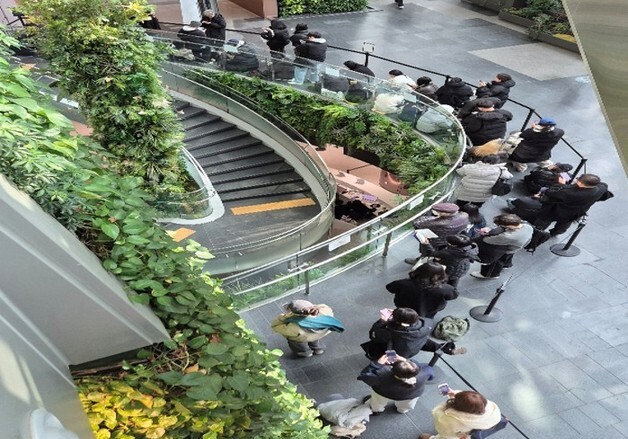 서울시청 지하 '서울갤러리', 핫플 등극…"36일 만에 방문객 10만 돌파"