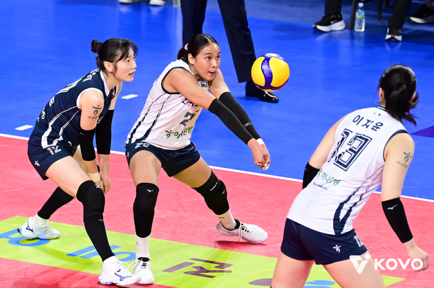 정규시즌 1위 앞둔 도로공사에 희소식…김종민 감독 "타나차 복귀 임박"