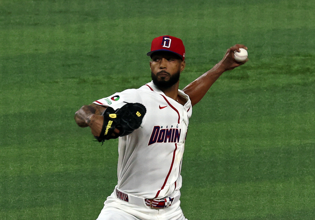 1회초 삼자범퇴로 이닝 마친 크리스토퍼 산체스