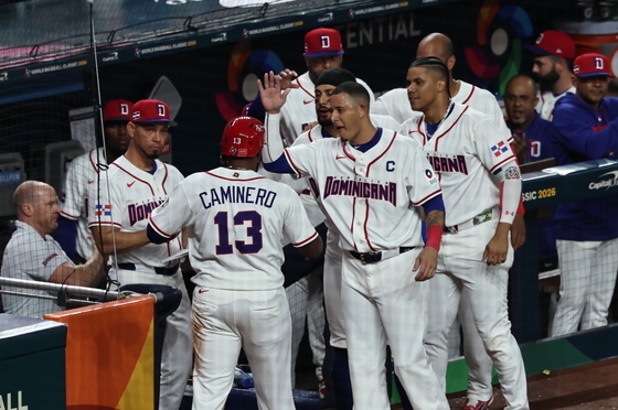 2회말 앞서가는 도미니카 공화국