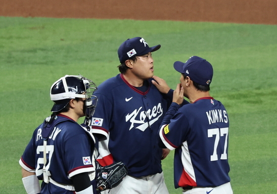 김광삼 투수코치, 현진아 차분하게 하자