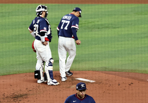 '3실점' 류현진, 집중타에 2회 못 넘기고 강판