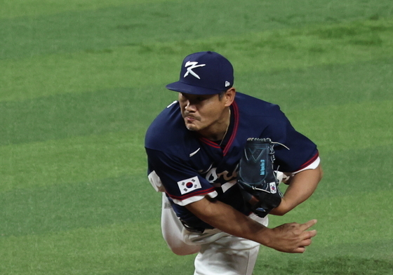 역투하는 노경은