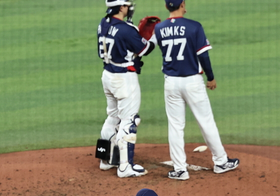 박영현, J.로드리게스 삼진 잡고 교체