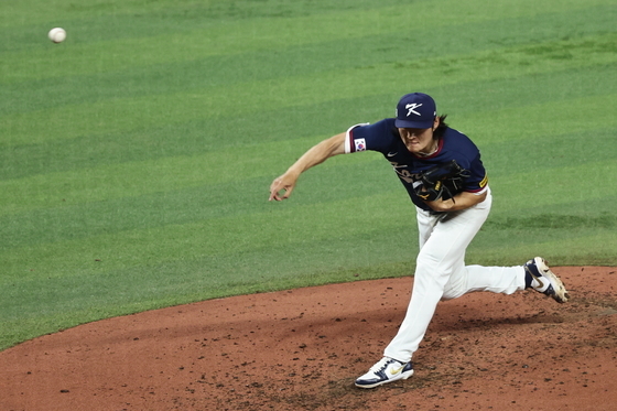 곽빈 '1사 1,2루 위기를 넘겨라!'