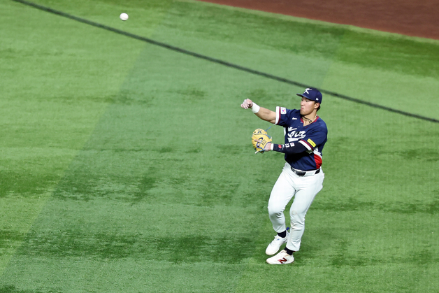 외야 플라이로 이닝 끝낸 안현