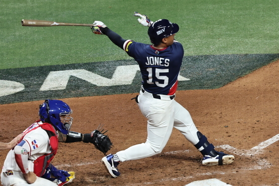 저마이 존스, 크리스토퍼 산체스 상대 팀 첫 안타 신고