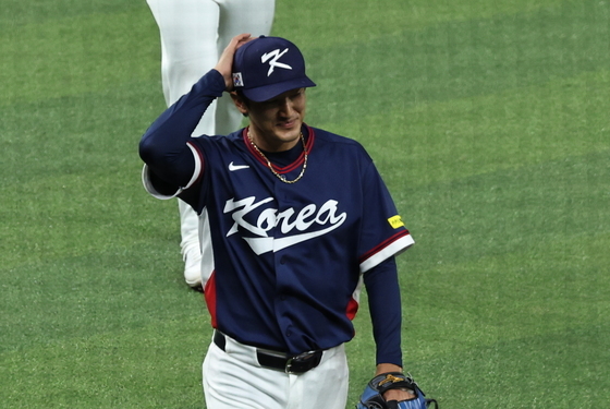 무실점으로 이닝 마친 고영표