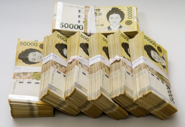 인천 빌라촌 쓰레기봉투서 발견된 '2500만원' 주인 아직 못 찾았다