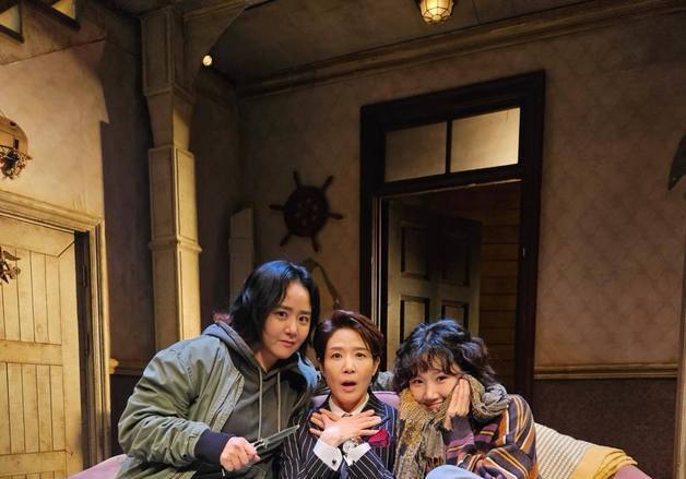 문근영, 9년 만의 연극 복귀…팬 손편지에 감동 "고마워"