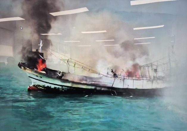 제주 차귀도 어선 화재 진압 중…"한국인 선원 2명 탈출 못한 듯"