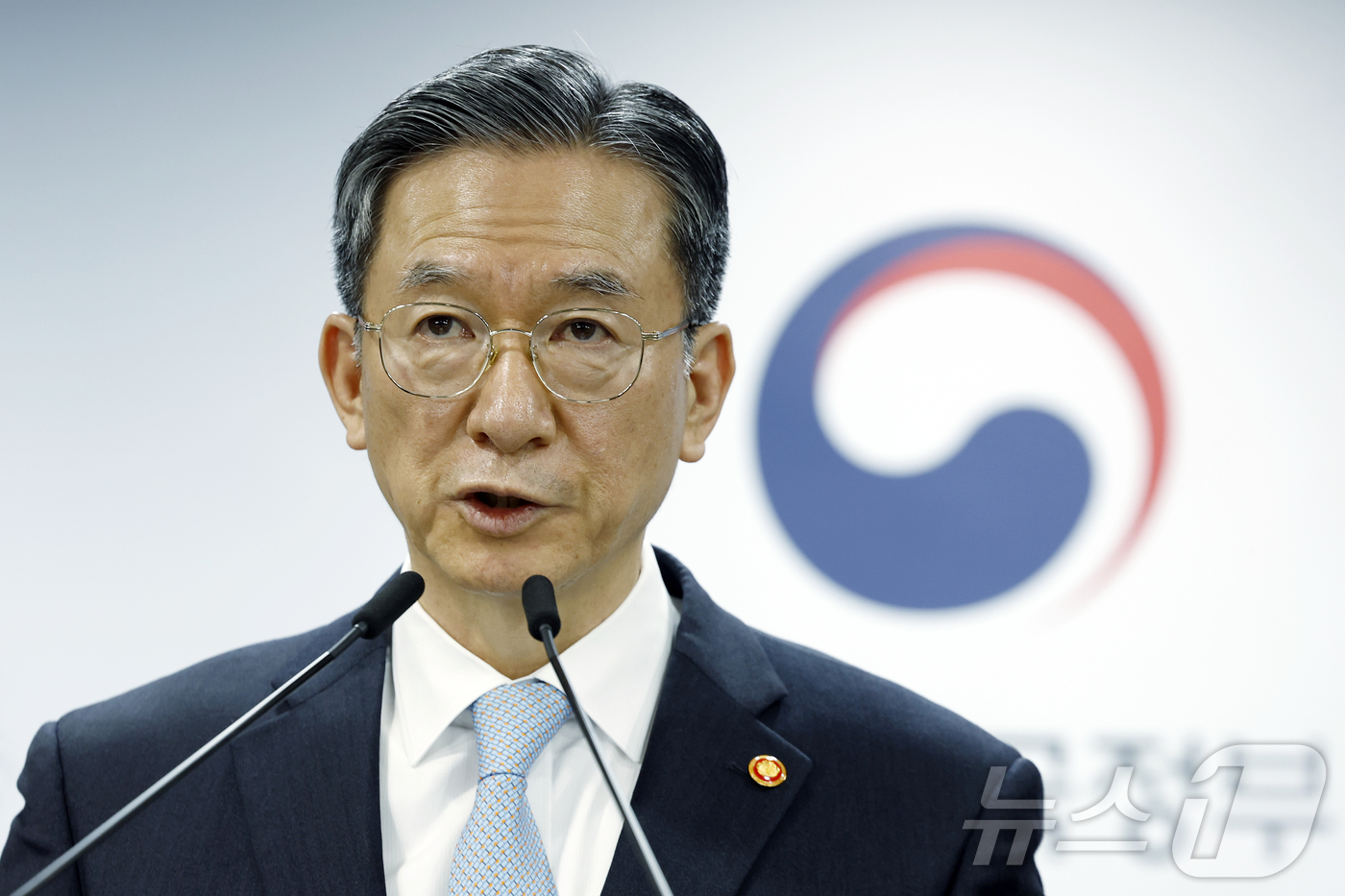 (서울=뉴스1) 박정호 기자 = 정성호 법무부 장관이 14일 오후 서울시 종로구 세종대로 정부서울청사에서 스위스의 글로벌 승강기 업체인 쉰들러(Schindler)가 한국을 상대로 …