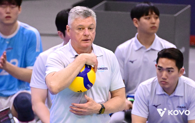 '정규리그 1위' 대한항공 헤난 감독 "최고의 컨디션으로 챔프전 나선다"