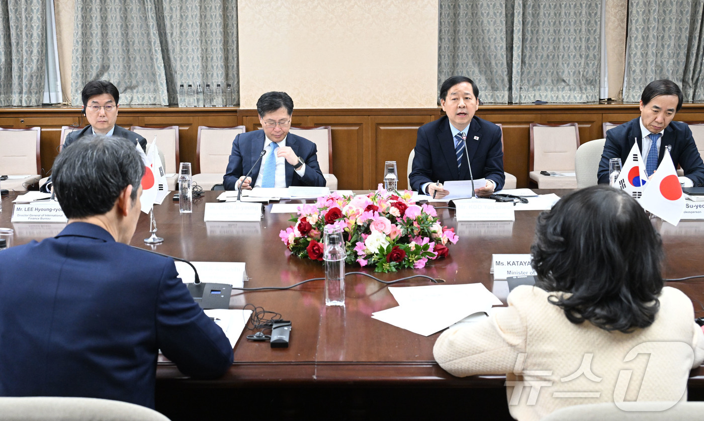 (서울=뉴스1) = 구윤철 부총리 겸 재정경제부 장관이 14일 오후(현지시간) 일본 도쿄 재무성에서 열린 '제10차 한-일 재무장관회의'에 참석, 모두 발언을 하고 있다. (재정경 …