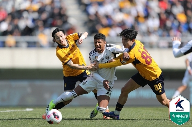 '디펜딩 챔피언' 전북, 3경기 연속 무승…광주와 0-0