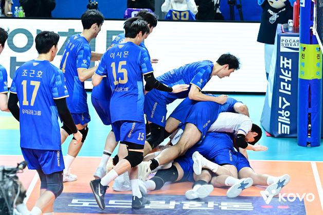 우리카드, 한국전력 3-2 제압…봄배구 불씨 살렸다