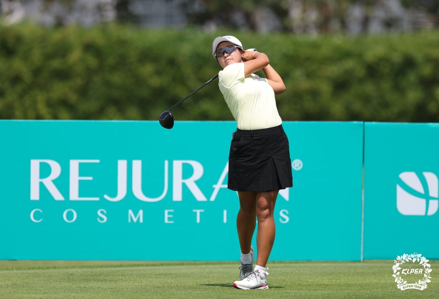 (서울=뉴스1) = 김민주가 14일 태국 촌부리 아마타 스프링컨트리클럽에서 열린 KLPGA 해외 개막전인 ‘2026 리쥬란 챔피언십’ 3라운드 3번홀에서 티샷을 하고 있다. (KL …