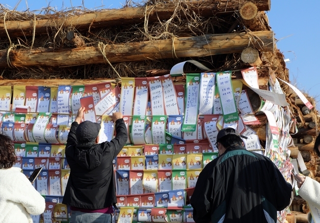 '2026 제주들불축제'…소원 비는 시민들
