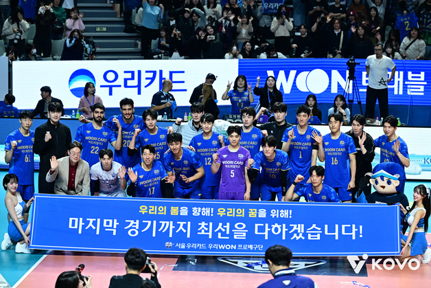 프로배구 우리카드·IBK, 봄배구 불씨 살렸다(종합)