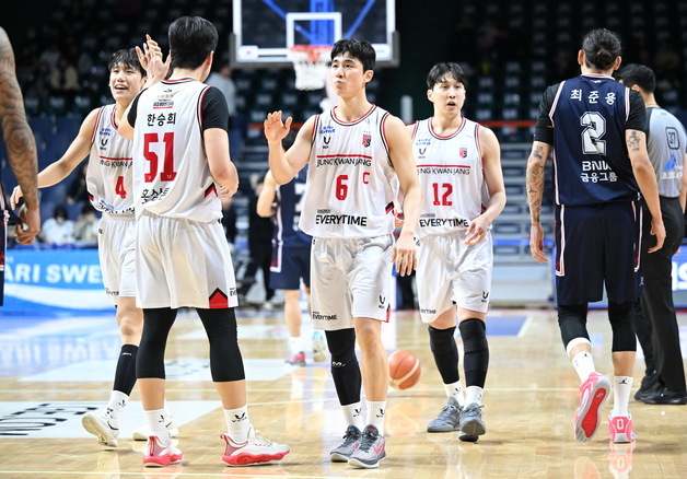 프로농구 정관장, KCC 4연승 저지하며 3연승…2위 사수