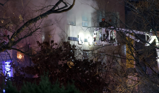 서울 중구 건물서 불…2명 중상·8명 경상(상보)