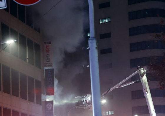 중구 소공빌딩 화재로 연기 발생