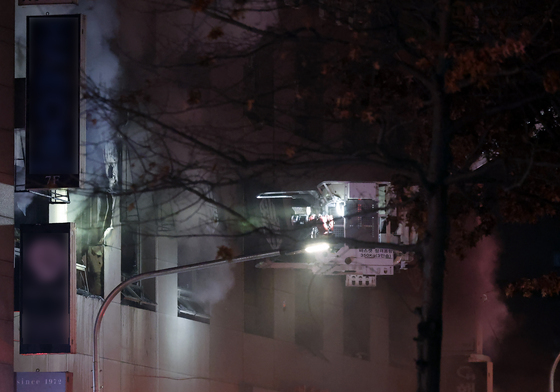 소공빌딩 화재로 주위 연기 자욱