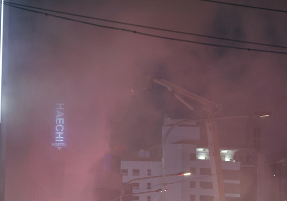 연기로 가득찬 서울 중구 소공동