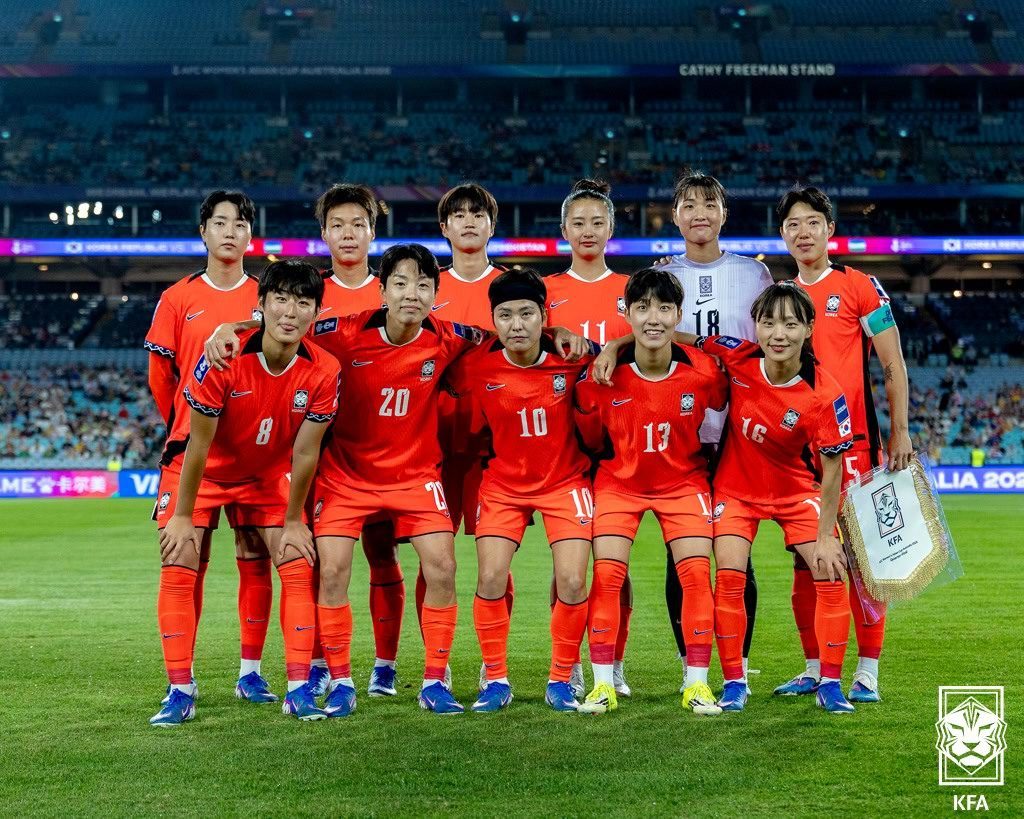 (서울=뉴스1) = 14일 오후(현지시간) 호주 시드니 스타디움에서 열린 2026 AFC 여자 아시안컵 8강전 대한민국과 우즈베키스탄의 경기에 나서는 베스트일레븐이 포즈를 취하고 …