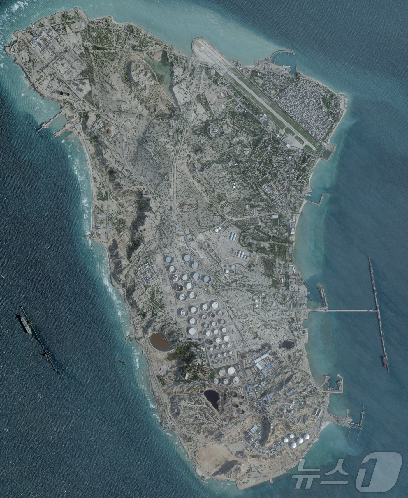 (로이터=뉴스1) 이지예 객원기자 = 이란 하르그섬을 촬영한 위성 사진. 2026.02.25ⓒ 로이터=뉴스1