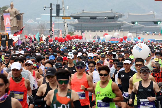 서울 도심 달리는 4만 러너