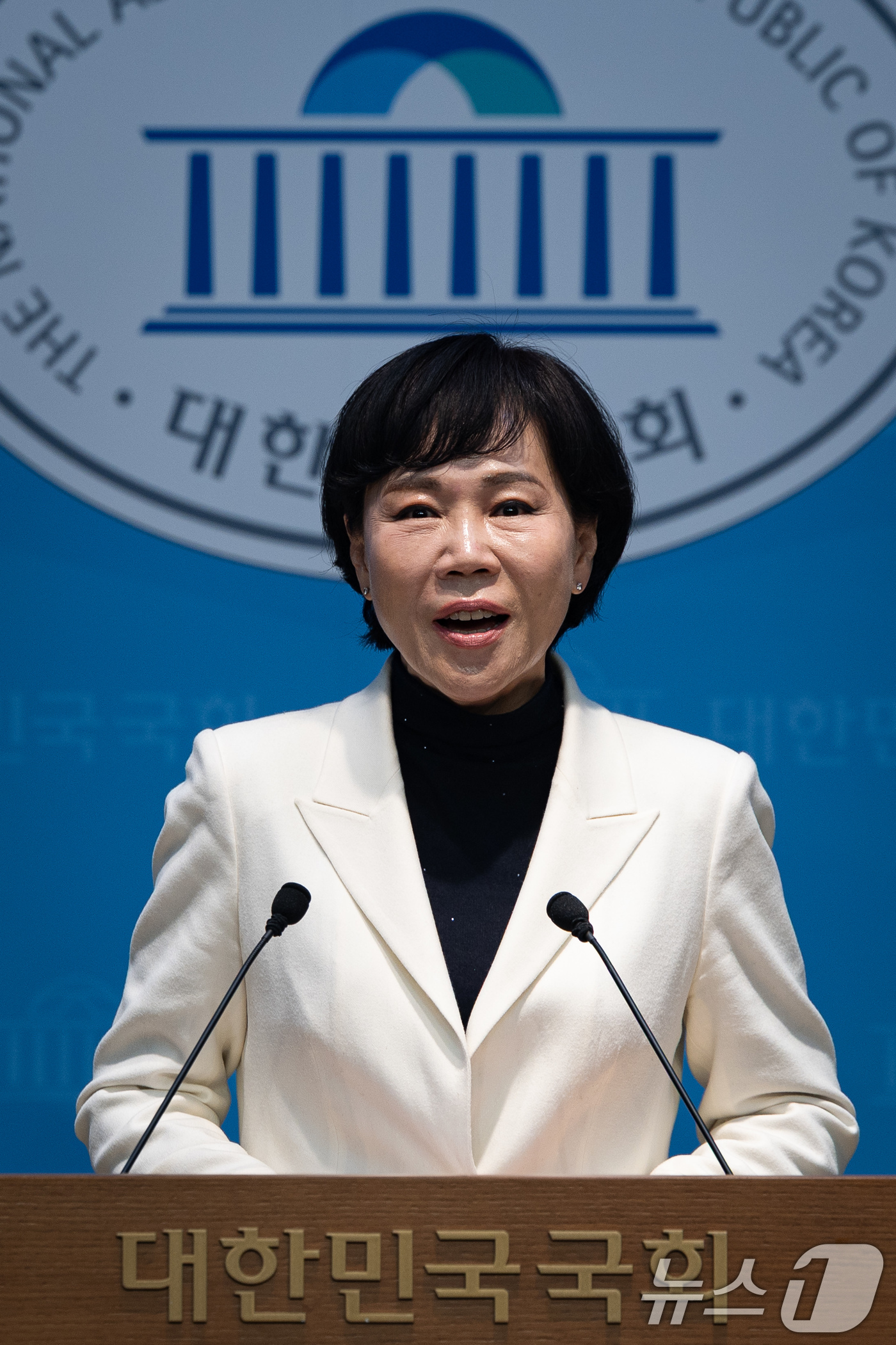 (서울=뉴스1) 유승관 기자 = 전현희 더불어민주당 서울시장 예비후보가 15일 서울 여의도 국회 소통관에서 기자회견을 열고 서울 교통 공약을 발표하고 있다. 2026.3.15/뉴스 …