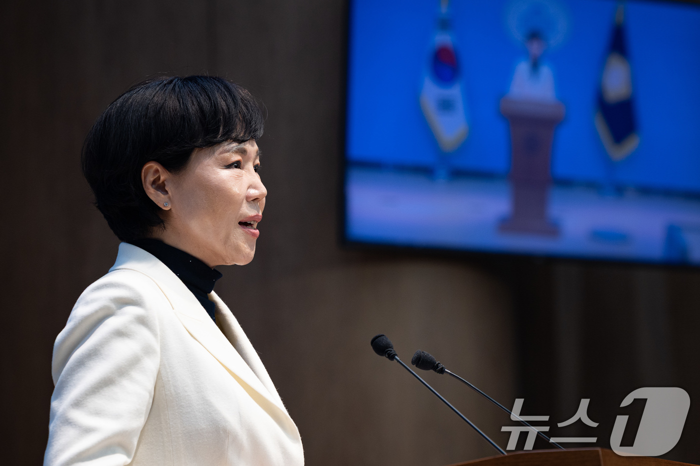 (서울=뉴스1) 유승관 기자 = 전현희 더불어민주당 서울시장 예비후보가 15일 서울 여의도 국회 소통관에서 기자회견을 열고 서울 교통 공약을 발표하고 있다. 2026.3.15/뉴스 …