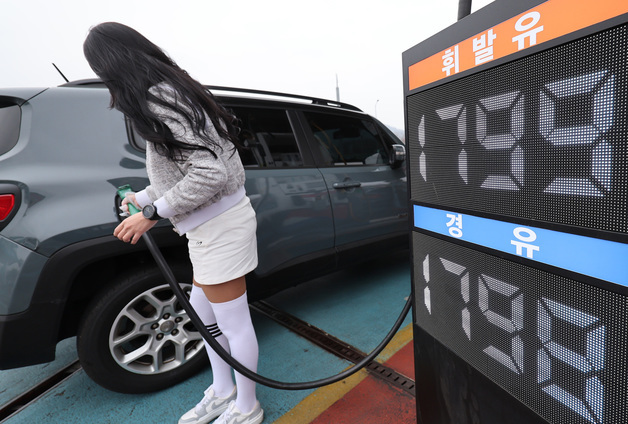 최고가격제 시행에도 주유소 가격 인하는 '찔끔'…"재고 때문"