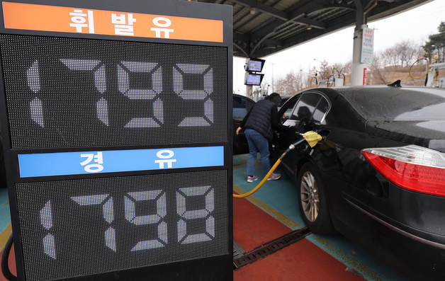 석유 최고가격제 시행 첫 주말, 전국 주유소 기름값 하락세