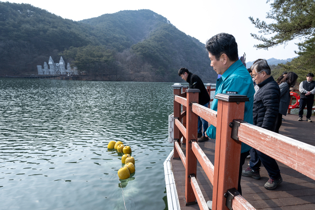 제천시, 의림지에 공어 수정란 169만개 이식…"명성 다시 찾자"
