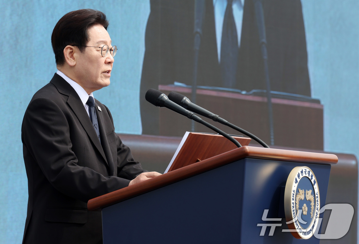 (창원=뉴스1) 이재명 기자 = 이재명 대통령이 15일 창원 국립 3·15 민주묘지에서 열린 제66주년 3·15의거 기념식에서 기념사를 하고 있다. 2026.3.15/뉴스1