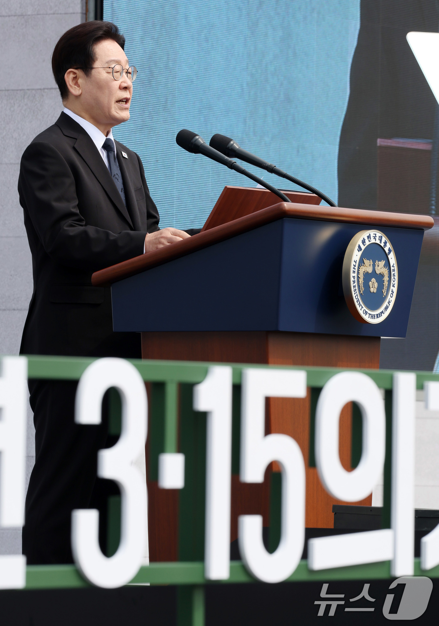 (창원=뉴스1) 이재명 기자 = 이재명 대통령이 15일 창원 국립 3·15 민주묘지에서 열린 제66주년 3·15의거 기념식에서 기념사를 하고 있다. 2026.3.15/뉴스1
