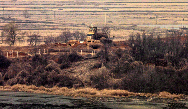 北 600㎜ 방사포 훈련 실시···김정은 "420㎞ 안 적들에 불안 줄 것"