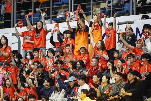 '부산 연고이전' OK저축은행, 시즌 내내 주말 홈 경기 매진
