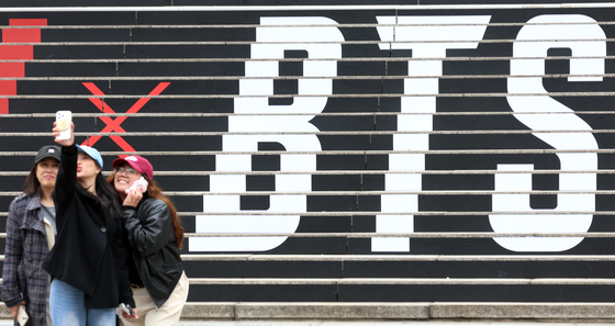 "아이들 학교에서 공문, 이런 적 처음"…BTS 공연 앞, 서울이 떨고 있다