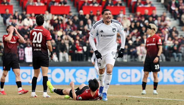 야고, 전반 막판 동점골