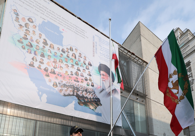 이란 정부 반대 및 미국 지지 집회하는 체한 이란인